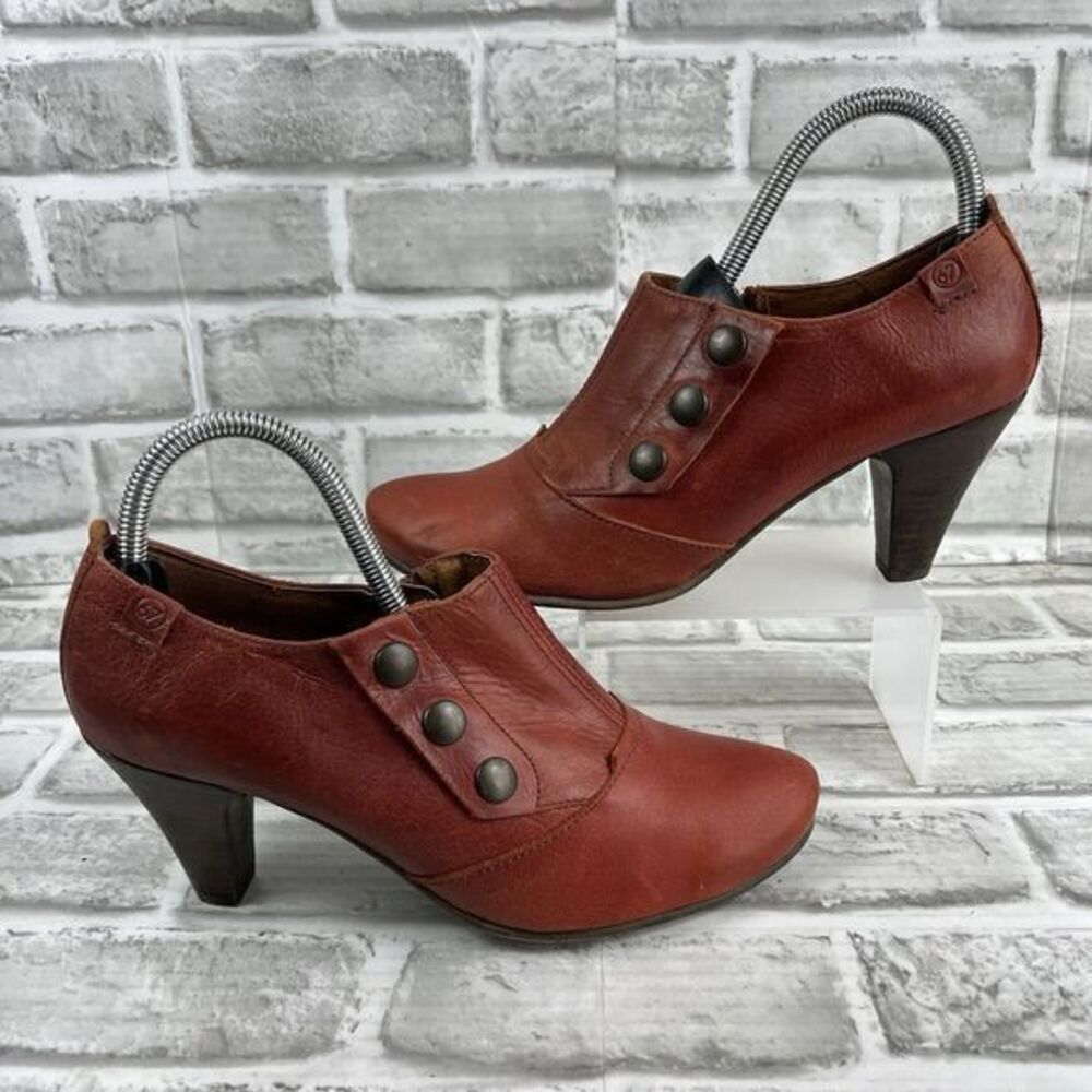 Anthropologie SixtySeven Women's Size 39-8.5 Distressed Red Leather Ankle Bootie